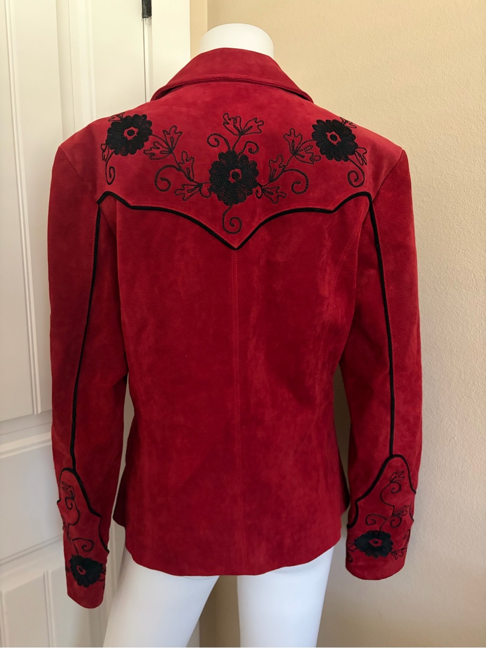VINTAGE RARE 1970s 100% Leather Red Suede Floral Embroidered Western Blazer - Picture 7 of 9